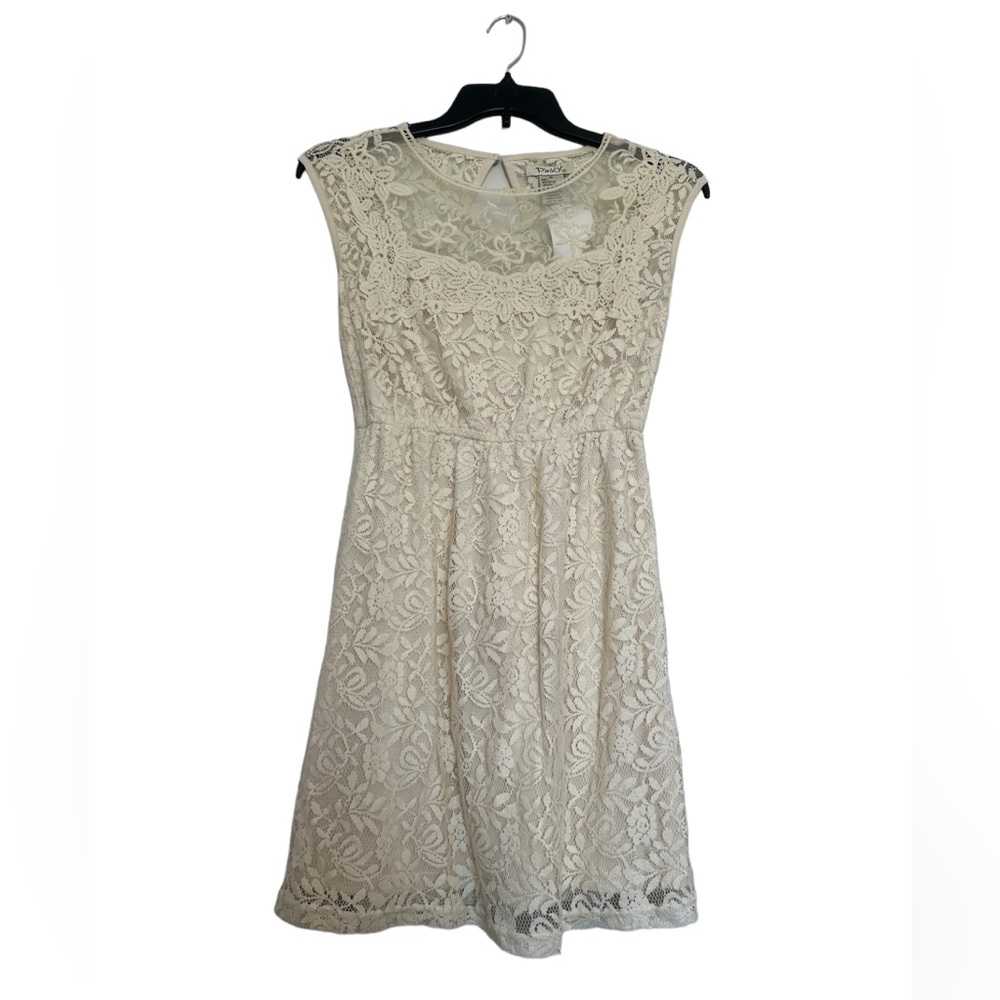 Ivory Floral lace Junior dress. Sz. M